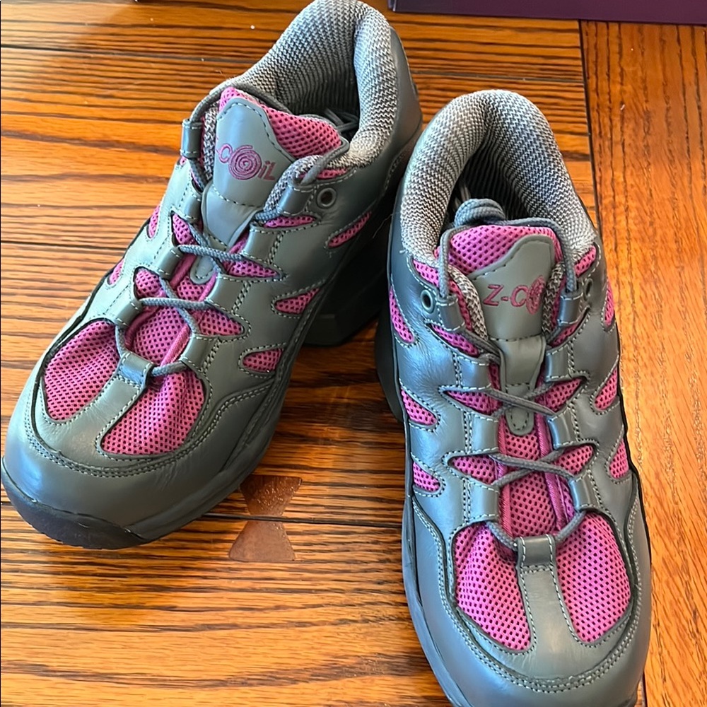 Z-Coil Freedom Classic women’s covered coil sneakers - Gray/fuscia EUC